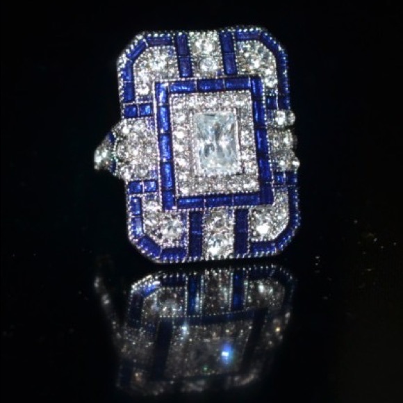 Avery Reigns Jewelry - 💕Huge statement ring